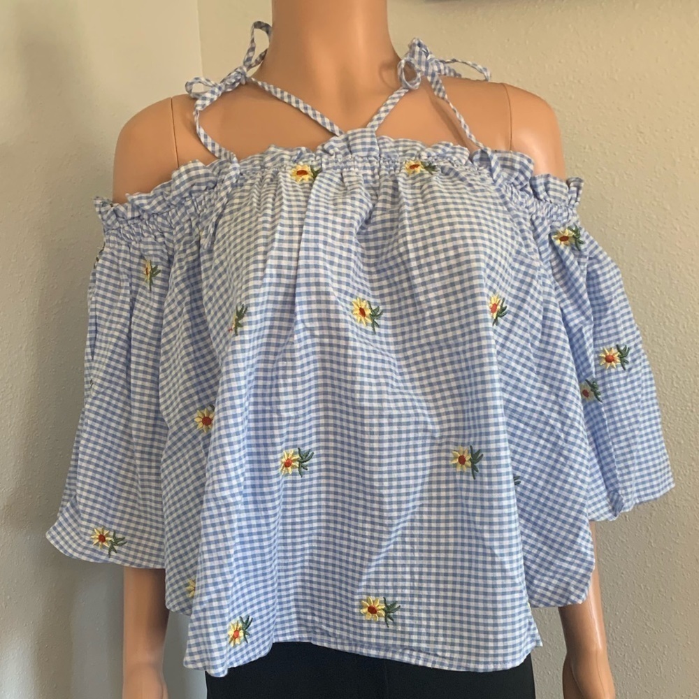 Romeo & Juliet Couture Cold Shoulder Embroidered Ruffle Preppy Blouse - Picture 3 of 9